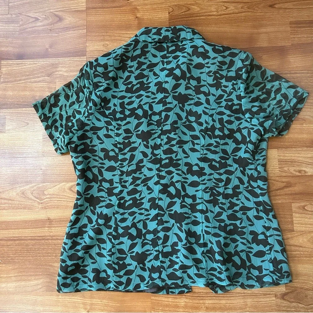 Green print skirt and blouse set - size M